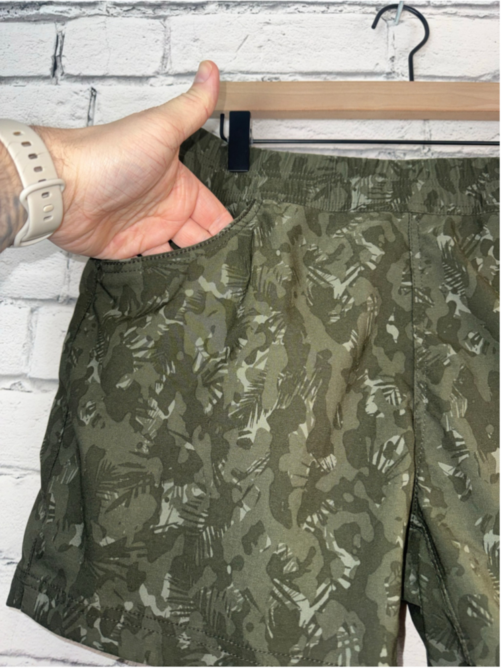 Women's Prana Camo Shorts size 14 Halle E-Waist Short II Green Hiking 5’ Inseam - Picture 9 of 15
